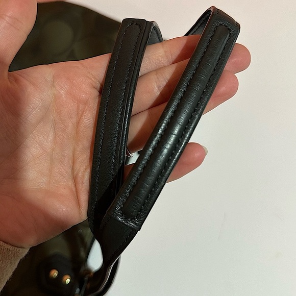 Beautiful COACH F1382-F26248 Campbell Signature Green Bag! - Picture 16 of 17